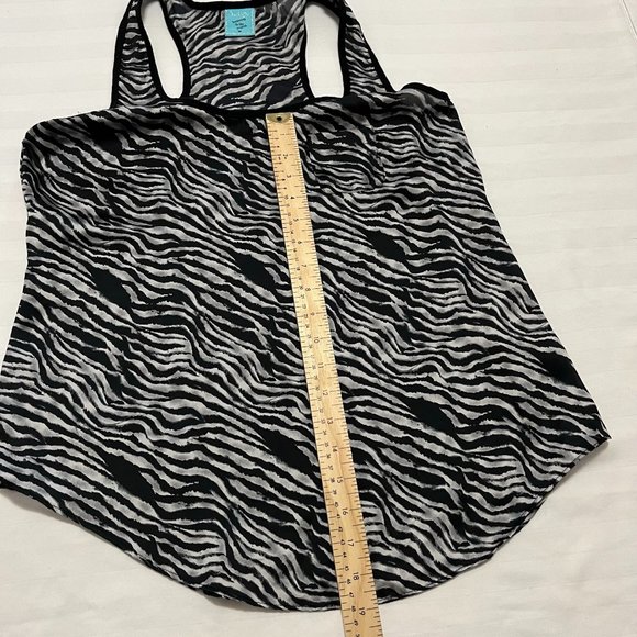 H.I.P Happening in the Present Zebra Print Top Size M - Picture 5 of 6